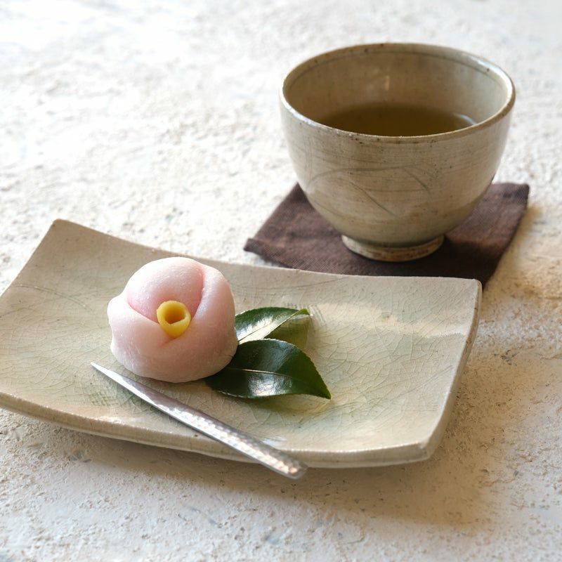 新品・陶芸品・灰釉の器・和菓子皿 灰釉草文（はいゆうそうもん） 灰釉草文 長角皿 〈2枚〉 美濃焼 |皿や