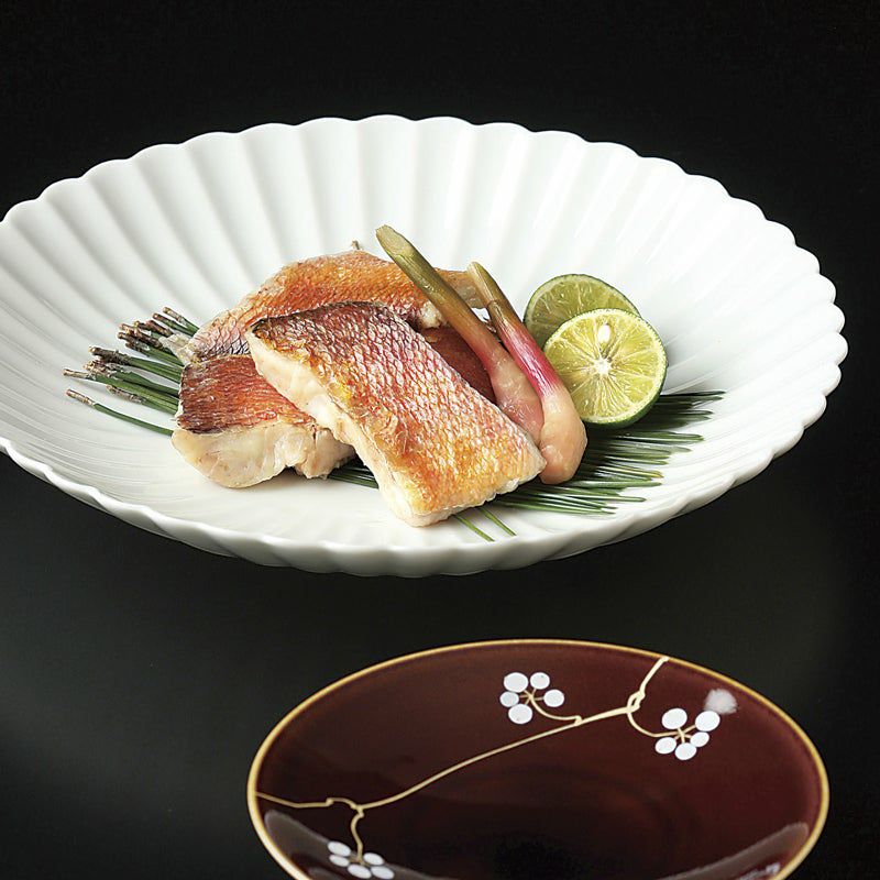 白磁菊彫大皿１枚7700円１０枚 白菊（しらぎく） 白菊 大皿〈1枚〉 美濃焼 |皿や鉢など和食器の通販は
