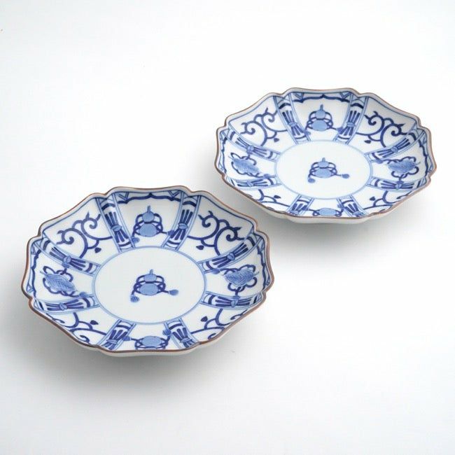 陶芸作家 陶器 中皿 2枚ペアセット（丸皿・取り皿） ペア食器、カフェ風、モダン SALE 【九谷焼SALE】染付宝尽くし ペア中皿〈2枚〉 |皿や鉢など和食器