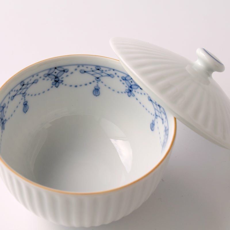青華瓔珞文（せいかようらくもん） 青華瓔珞文 蓋付お茶呑茶碗（桐箱入