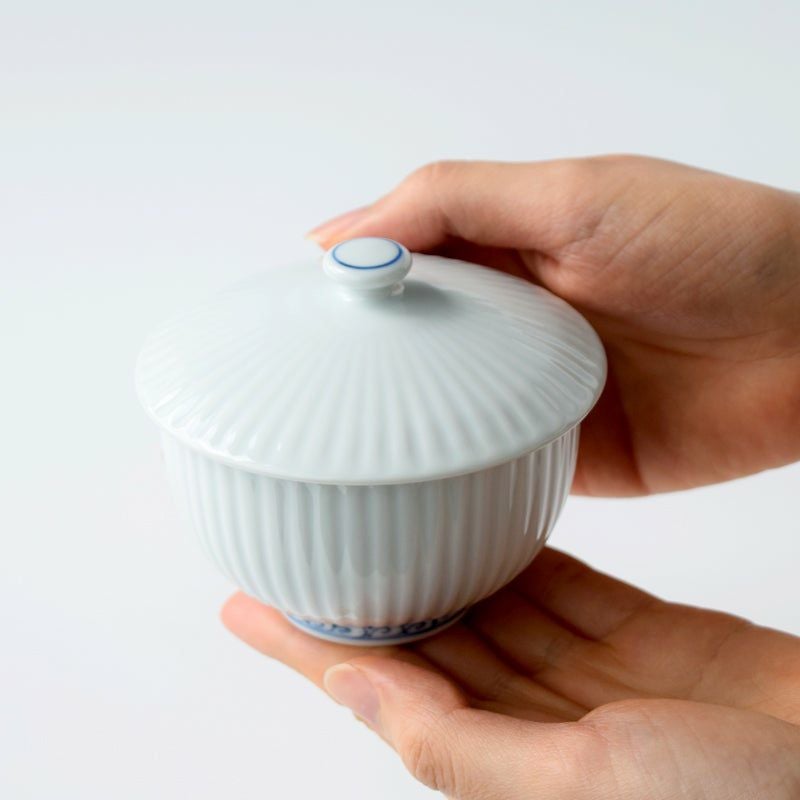 青華瓔珞文（せいかようらくもん） 青華瓔珞文 蓋付お茶呑茶碗（桐箱入