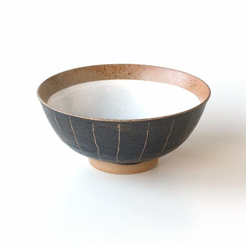 処分価格　　瀬戸焼 柴田 正 鉄彩 茶碗 瀬戸焼（愛知県） 【瀬戸焼】線彫・黒 飯碗〈1個〉 |皿や鉢など和食器