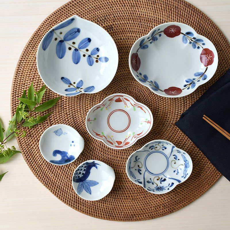 懐石 染付 輪花 牛上笛吹童子紋 皿 九枚(K-XA834) Price Gift｜染錦輪つなぎ 菊型和皿揃｜西海陶器 | SAIKAI B-SHOP