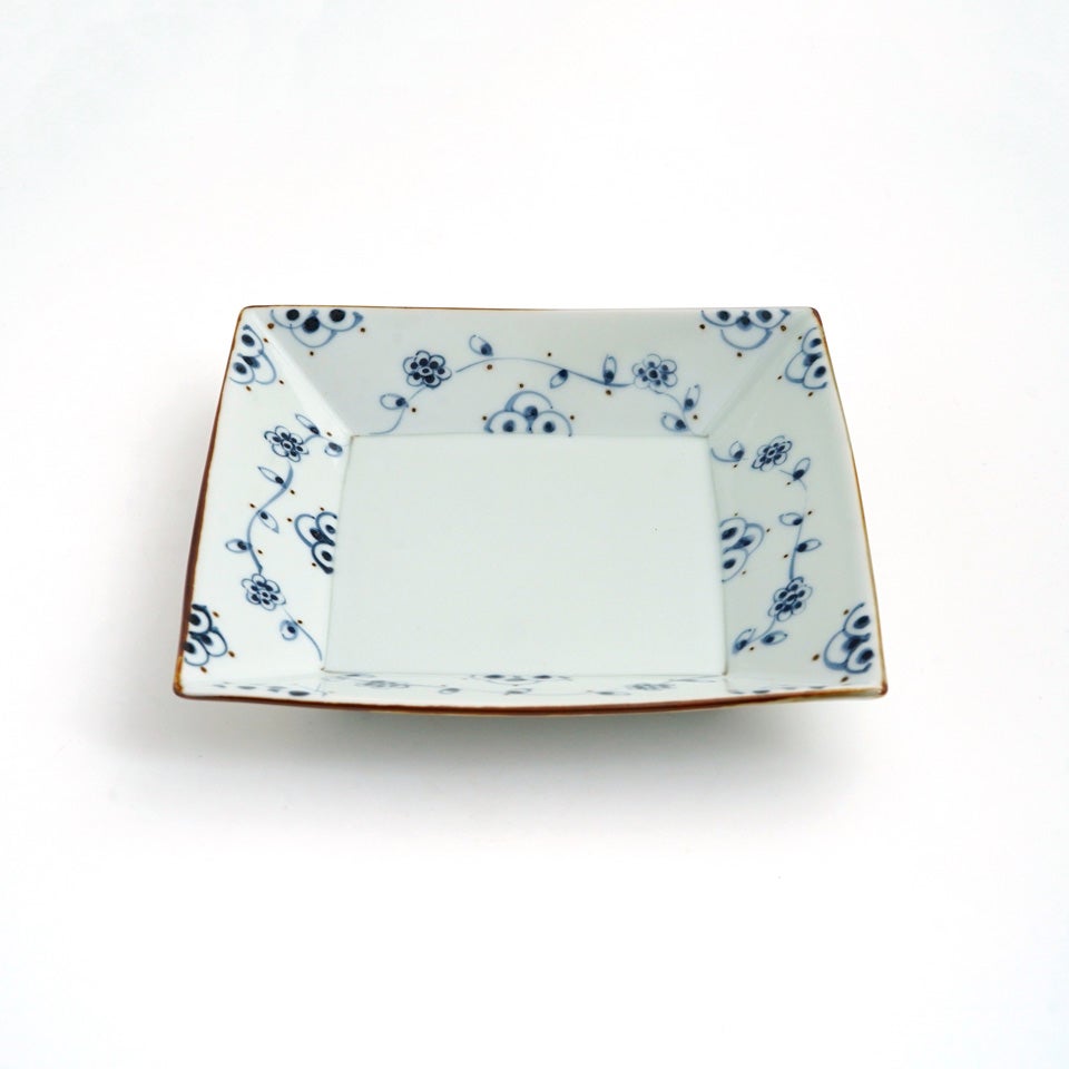 徳七窯（とくしちがま） 【徳七窯】つる花唐草 5.5寸角皿〈1枚〉 |皿や