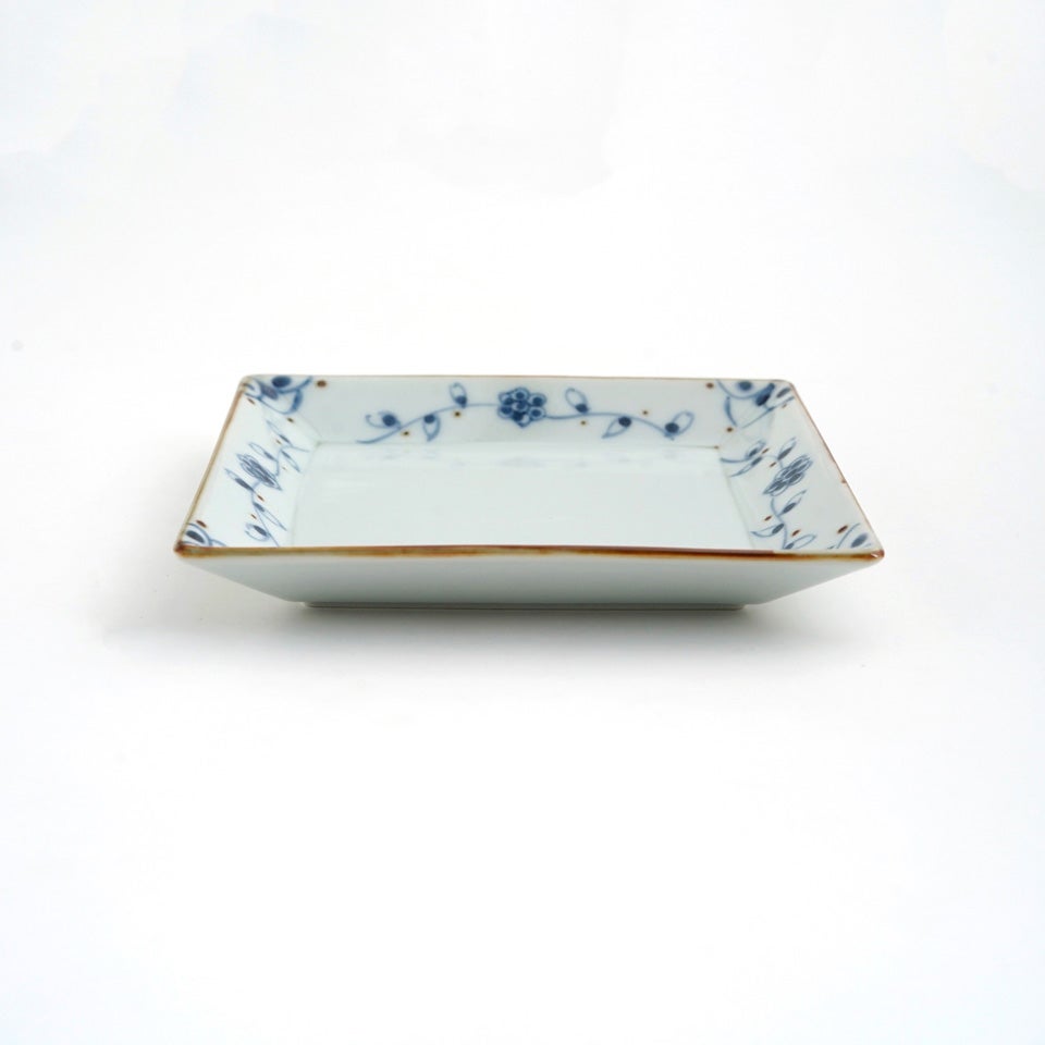 徳七窯（とくしちがま） 【徳七窯】つる花唐草 4.5寸角皿〈1枚〉 |皿や