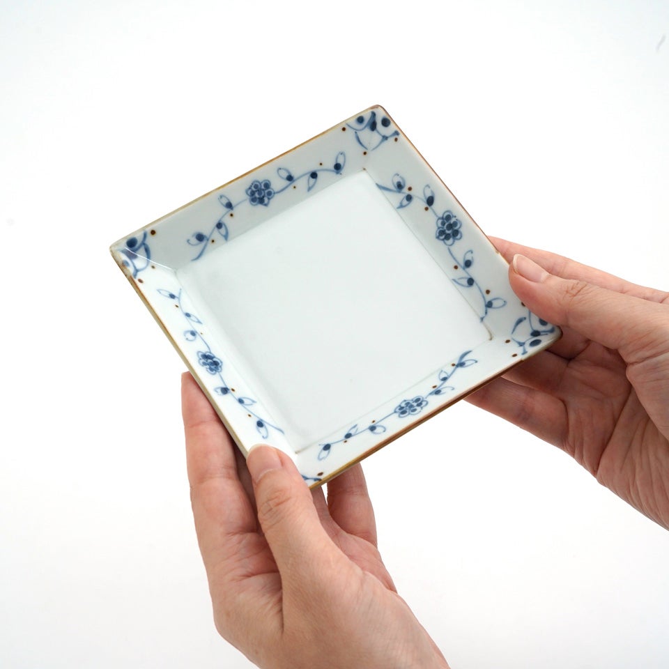 徳七窯（とくしちがま） 【徳七窯】つる花唐草 4.5寸角皿〈1枚〉 |皿や