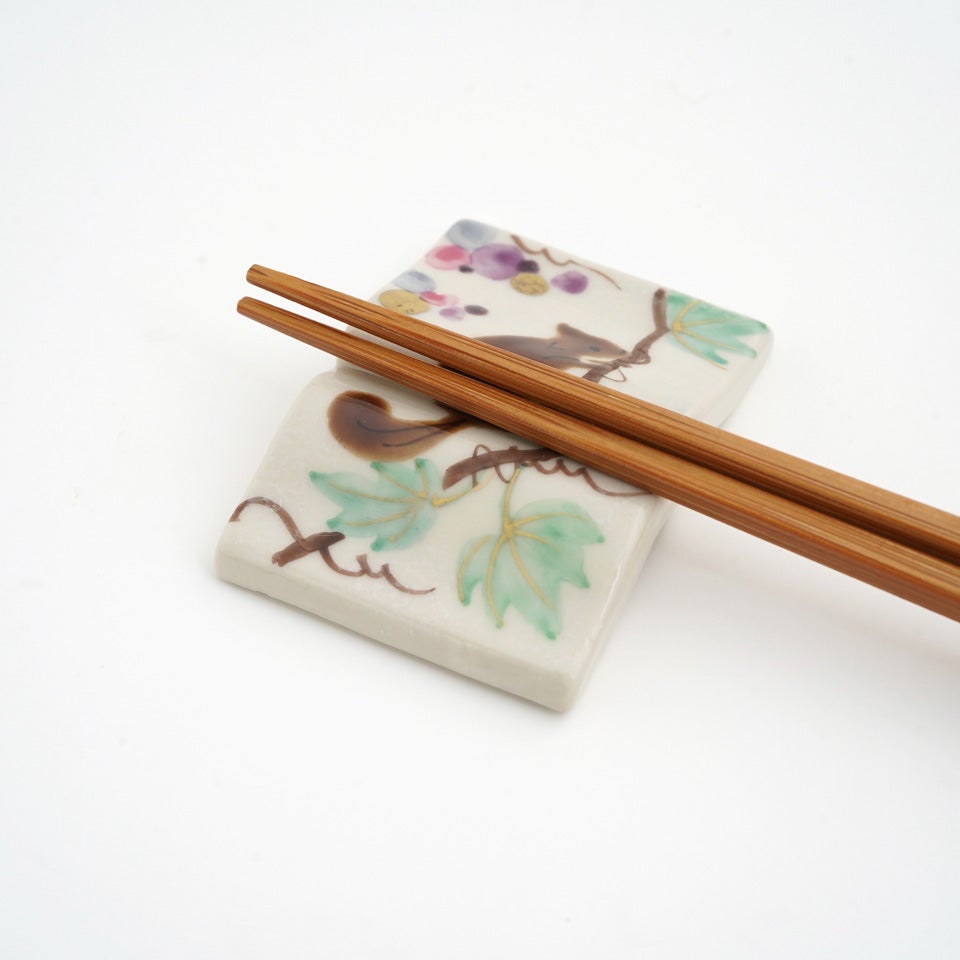 未使用保管品✨京焼 清水焼 筒型 野葡萄 箸置き✨秋 もみじ ブドウ 箸置 京焼・清水焼（京都府） 【京焼・清水焼】葡萄にリス変わり 本形箸置