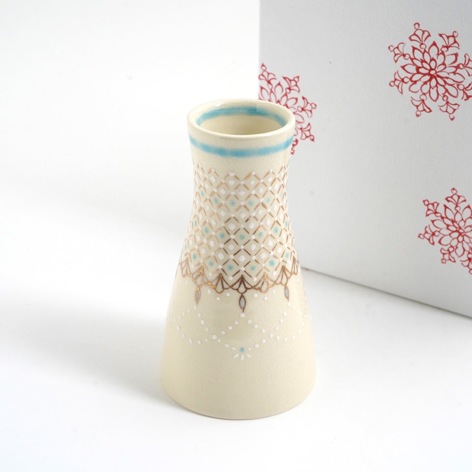 おしゃれな陶器、磁器製の花器や花瓶の商品一覧